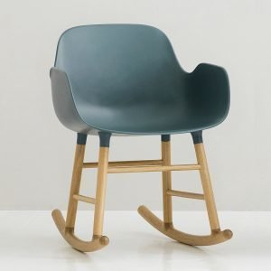 Normann Copenhagen Form Keinutuoli Käsinojilla Sininen / Tammi